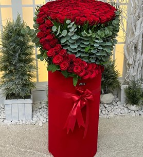 Özel Kırmızı Kutuda Güller