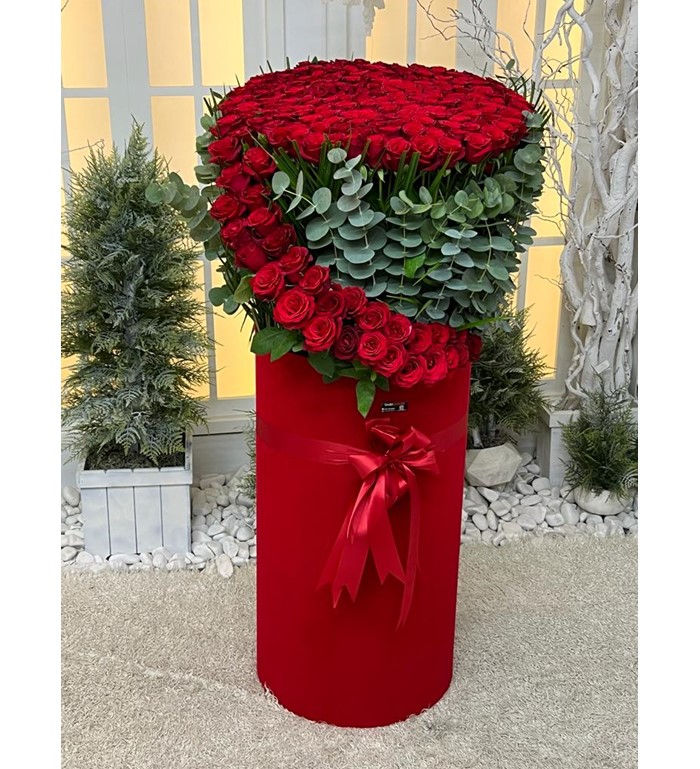 Özel Kırmızı Kutuda Güller