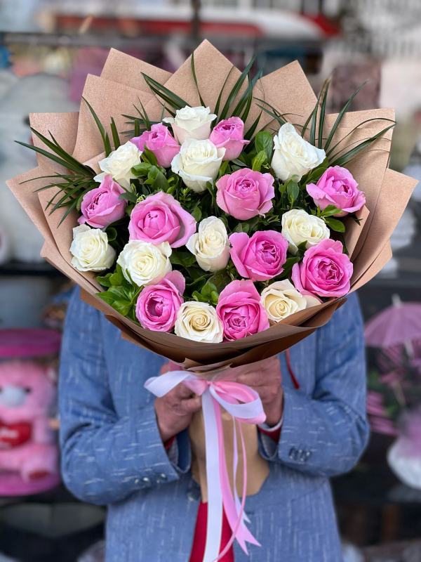 Pembe ve Beyaz Gül Buketi