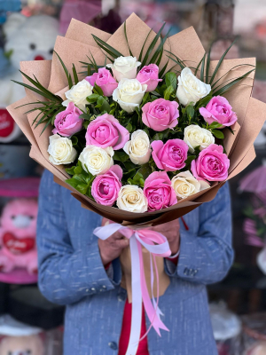 Pembe ve Beyaz Gül Buketi